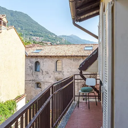 Roomy In With Small Balcony! Appartement