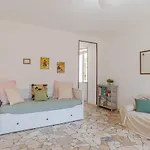 Guesthost - Roomy Flat In With Small Balcony * ドマーゾ