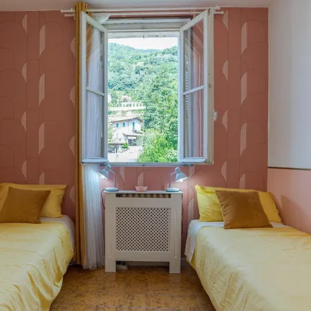 アパート Guesthost - Roomy Flat In With Small Balcony ドマーゾ