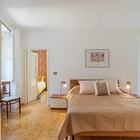 Guesthost - Roomy Flat In With Small Balcony 公寓 多马索