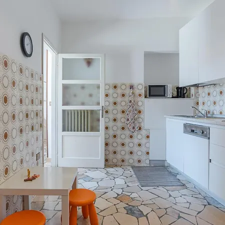 公寓 Guesthost - Roomy Flat In With Small Balcony *